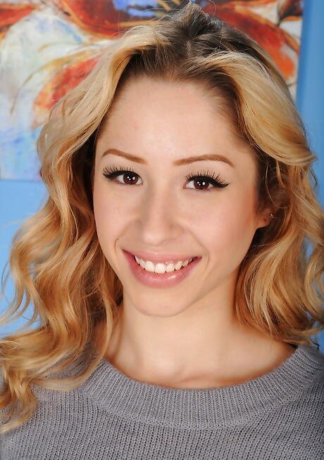 Sexy teen Goldie Locc in sexy jeans unveiling small tits and bald pussy 