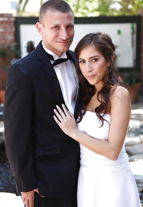 Gracile american teen April Oneil in skirt showing her beauty outside