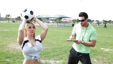 Sultry american Madison Ivy in hot lingerie in hot sex scene outside